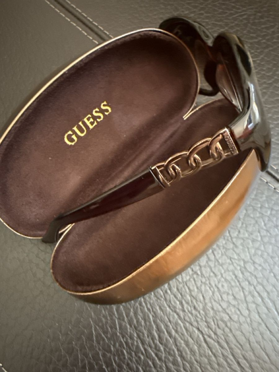 Guess Occhiali & Lenti: Occhiali da sole / Sonnenbrille / Guess – Usato da Roveredo GR venduto da ang_cc9l 1