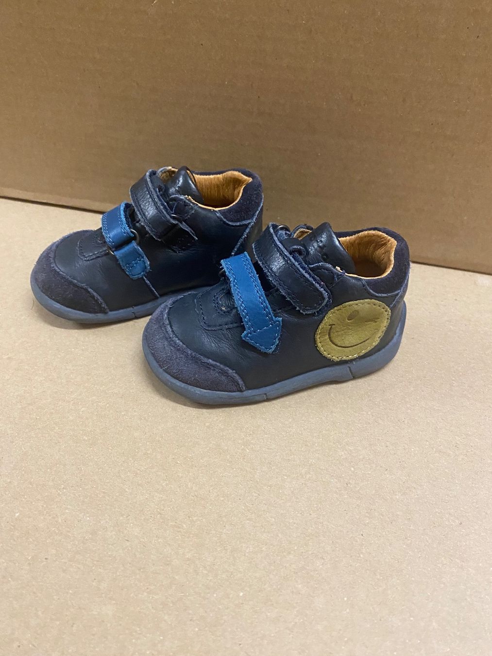 Schuhe für Jungen: Kinder Schuhe Grösse 19 – Gebraucht aus Zürich von MaSte