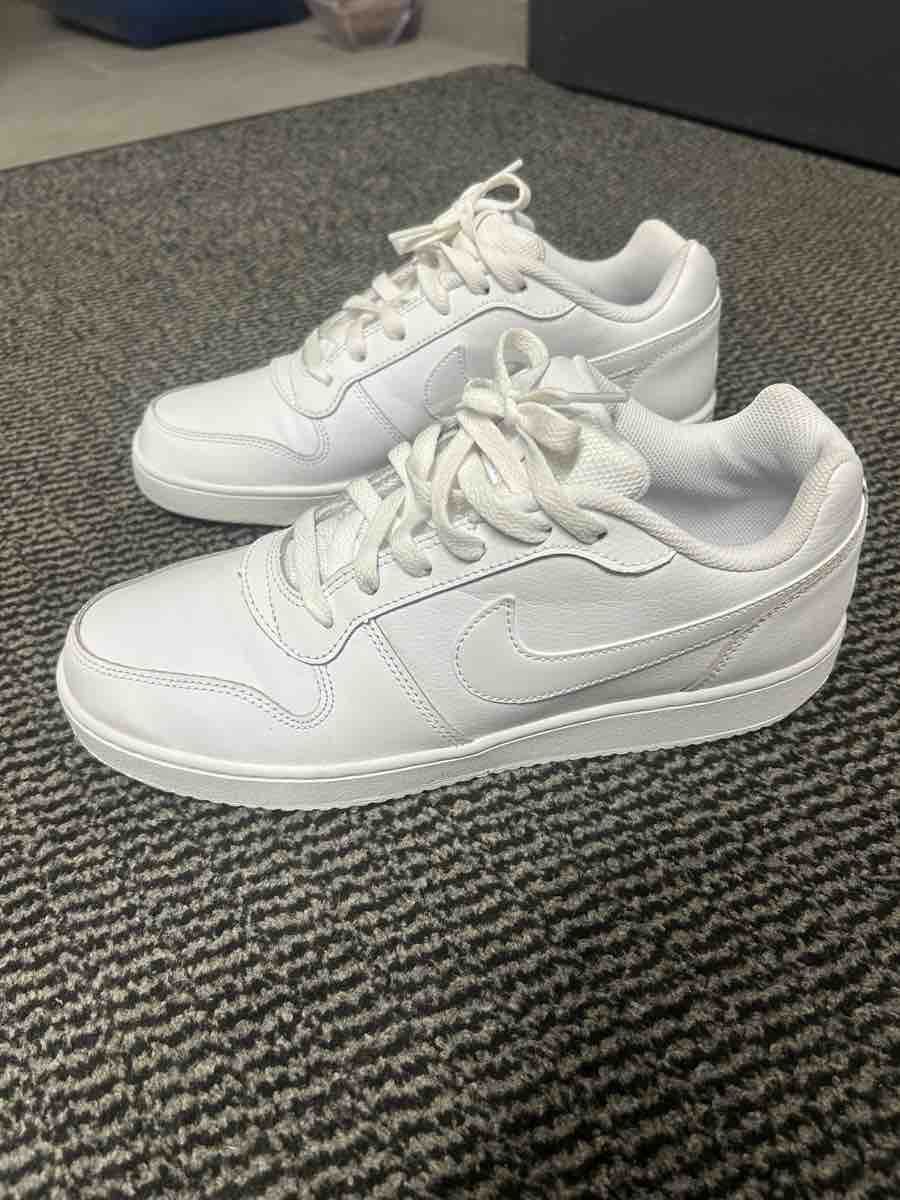 Nike Scarpe da donna: Baskets Nike blanches, état neuve taille 42.5 – Nuovo e nell'imballaggio originale da Courgenay venduto da gha_v9yc