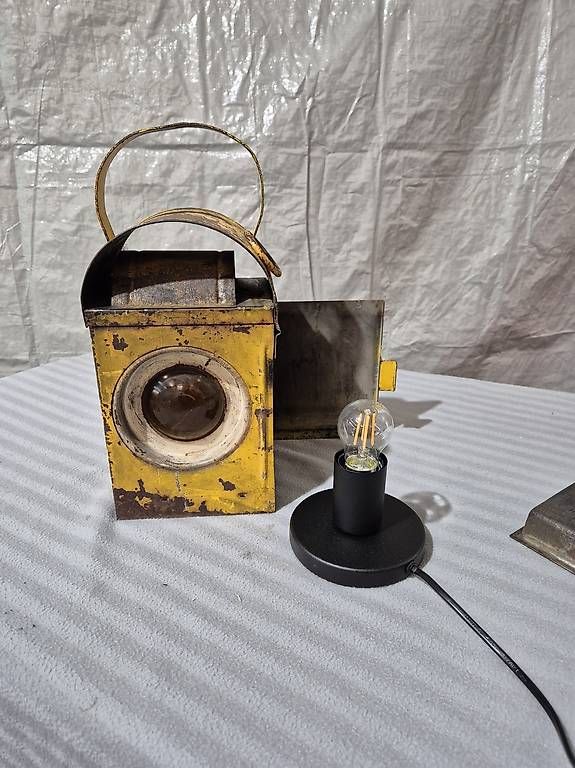 Lampade: Alte Eisenbahn- / Signallaterne / Lampe / Deko – Usato da Frutigen venduto da Schoeggi105 2