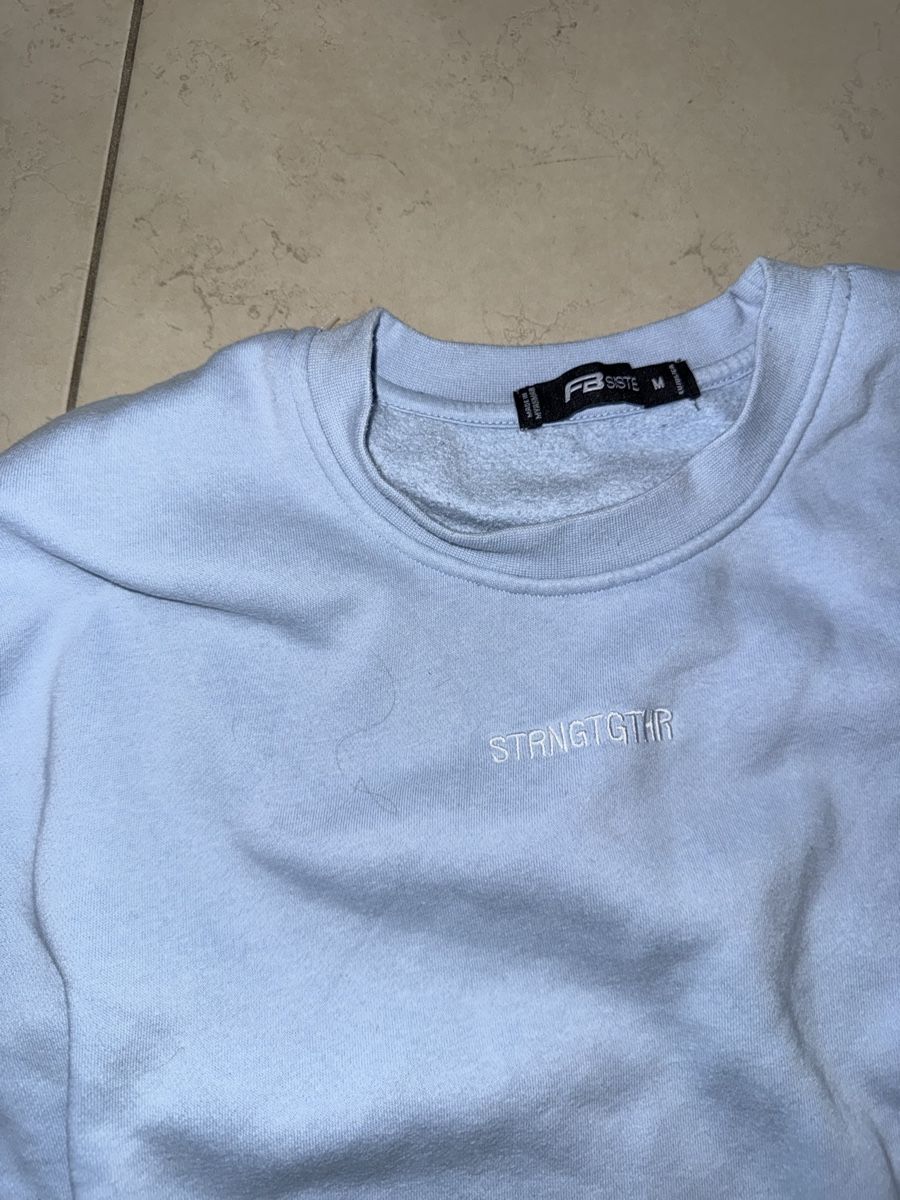 Maglioni & Felpe: Sweatshirt hellblau Rundhalsausschnitt gebraucht – Usato da Kreuzlingen venduto da sop_kxw5 1