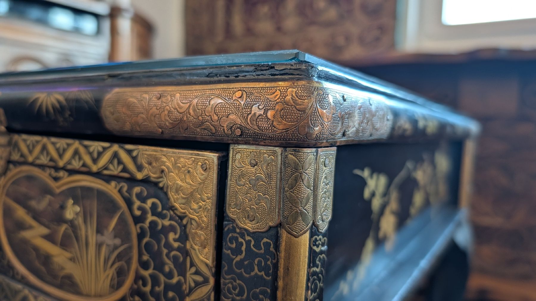 Tische: Table basse asiatique ancienne laquée noire et or – Gebraucht aus La Place (Ayent) von s4c4 3