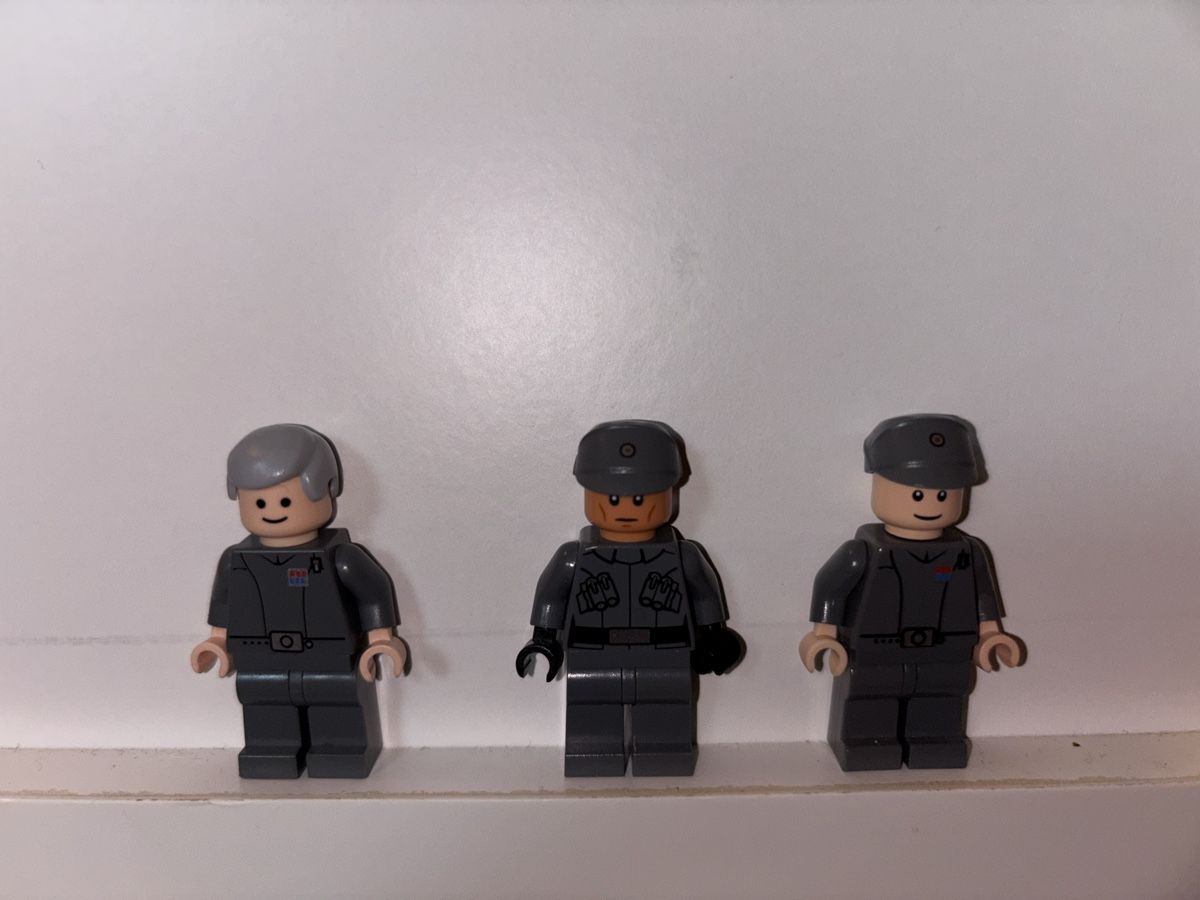 Lego Jeux de construction: Lego star wars Commandant minifigures – D'occasion à Pampigny par pq1_7r9w
