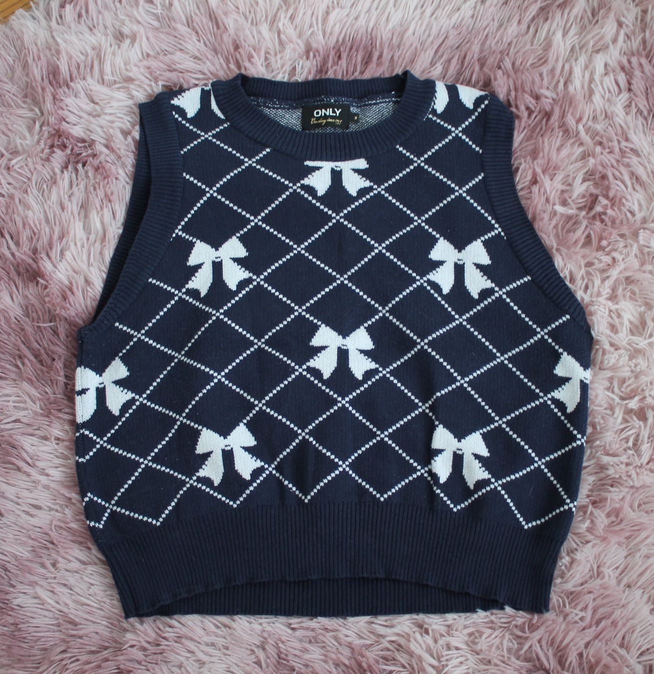 Only Gilet & Giacche senza maniche: Only Pullunder Weste, dunkelblau mit Schleifen Maschen – Nuovo (secondo la descrizione) da Hüttwilen venduto da pinti55