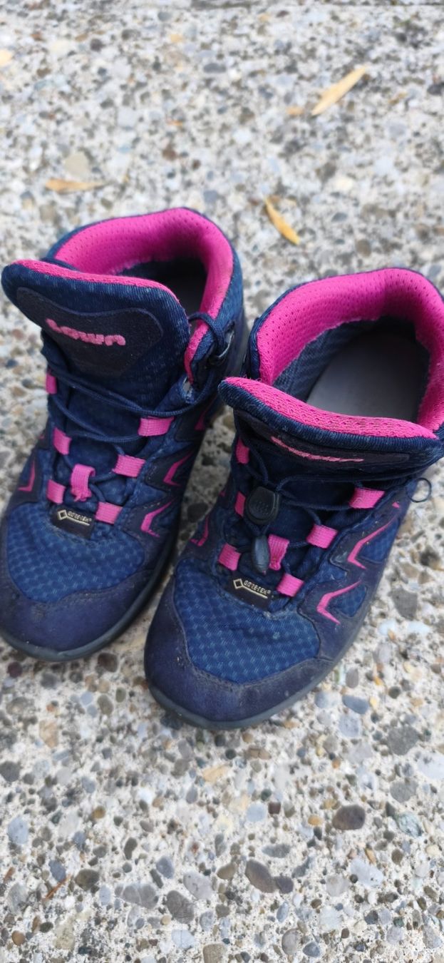Lowa Schuhe für Mädchen: Wanderschuhe Mädchen – Gebraucht aus Winterthur von OldShatterhand1.