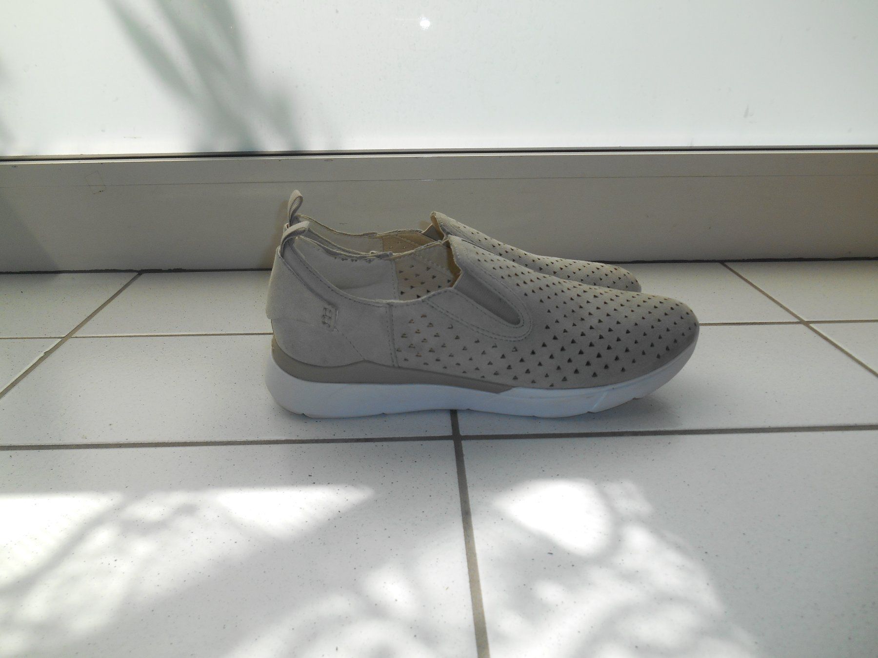 Geox Scarpe da donna: Geox Damenschuh beige Grösse 40 – Usato da Basel venduto da chien008