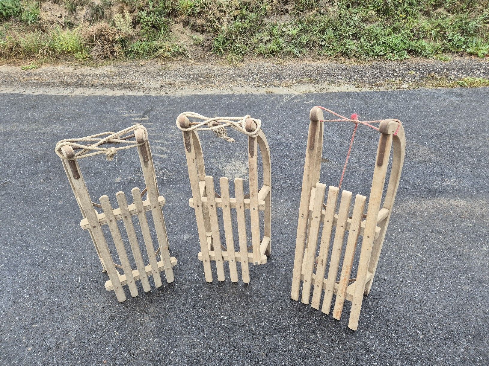Schlitteln: Holzschlitten – Gebraucht aus Bigenthal von Hof180