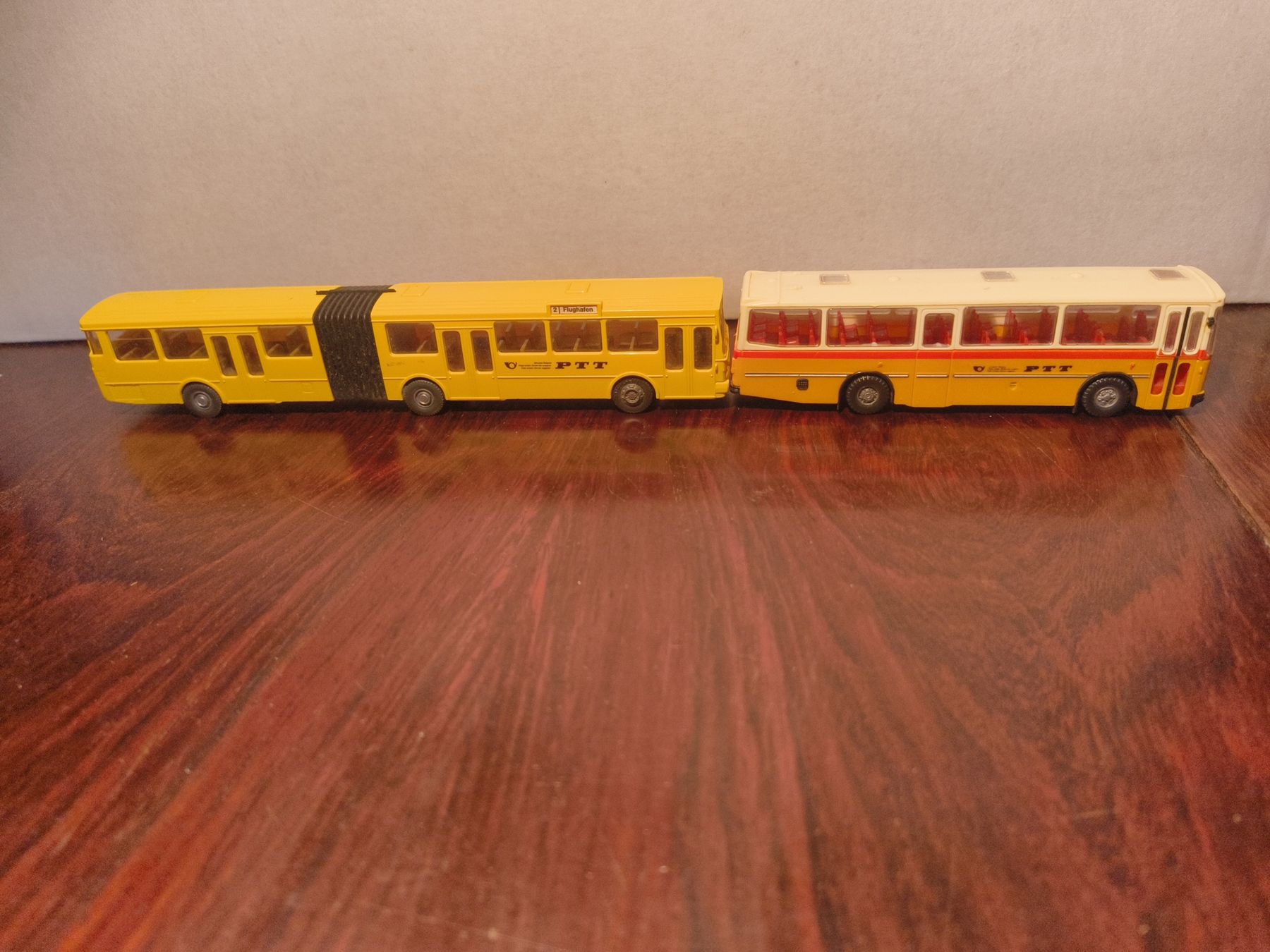Wiking Modellini d'auto: 2 Modellbau Postauto Kunststoff RMM u Wiking – Usato da stettlen venduto da VintageBern_ch 2