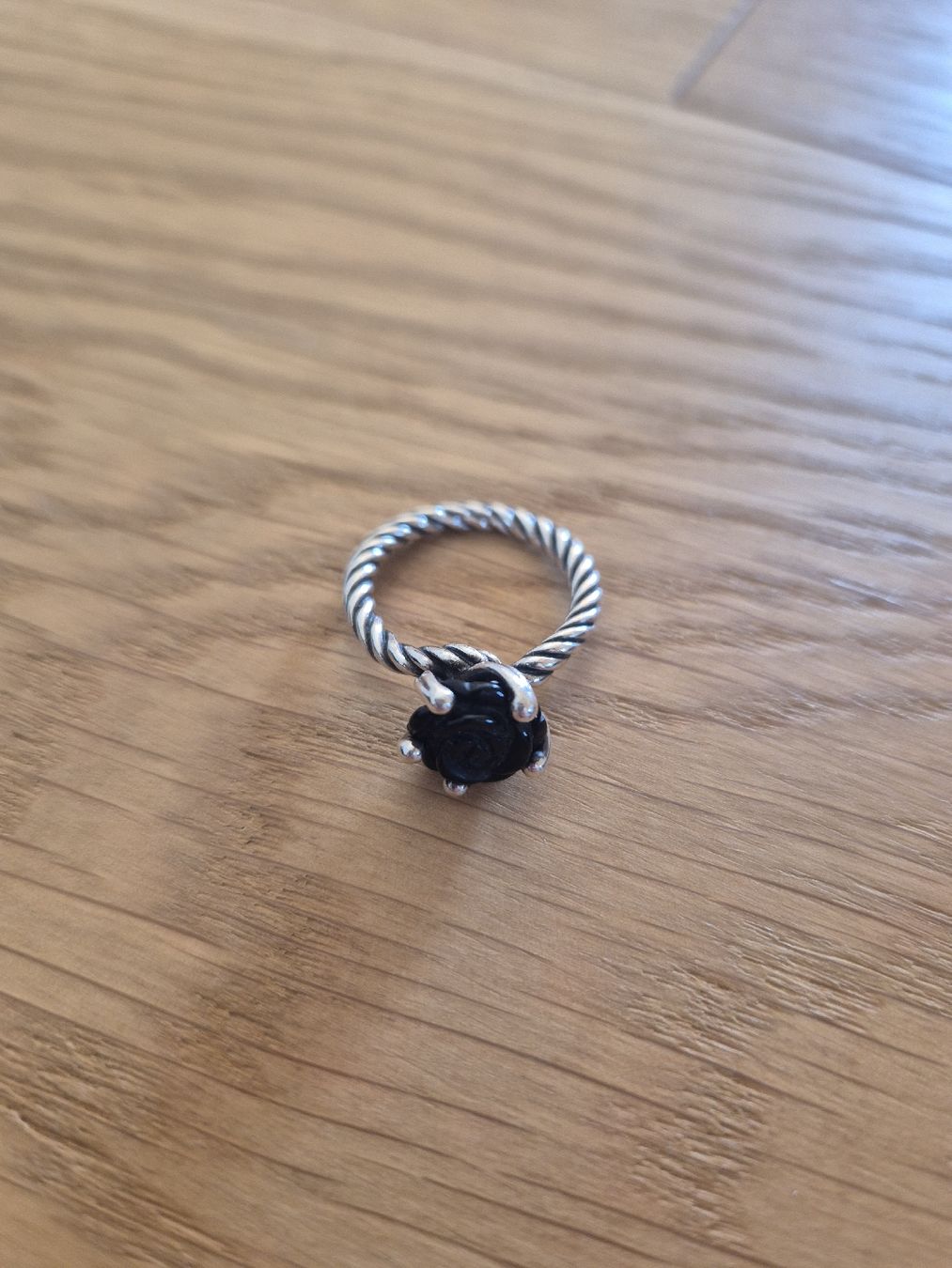 Pandora Anelli: Pandora Silver & Black Onyx Rose Ring Gr. ca. 54 – Usato da Zuzgen venduto da SaBee91