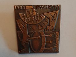 1965 (K-C) Voici Bâle - Basler Fasnachtsplakette