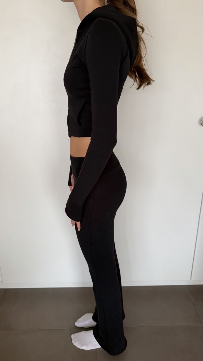 Bershka Pullover & Sweatshirts: BERSHKA jaquette courte  – Gebraucht aus Bottens von lal_plz7 1