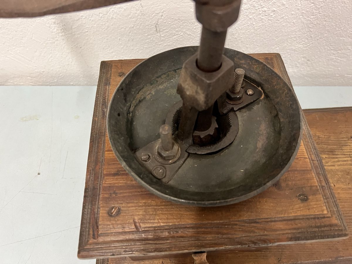 Macchine per caffè & Macchine per espresso: Antiker Grosse Holz Kaffeemühle – Usato da Hombrechtikon venduto da alfa54 2