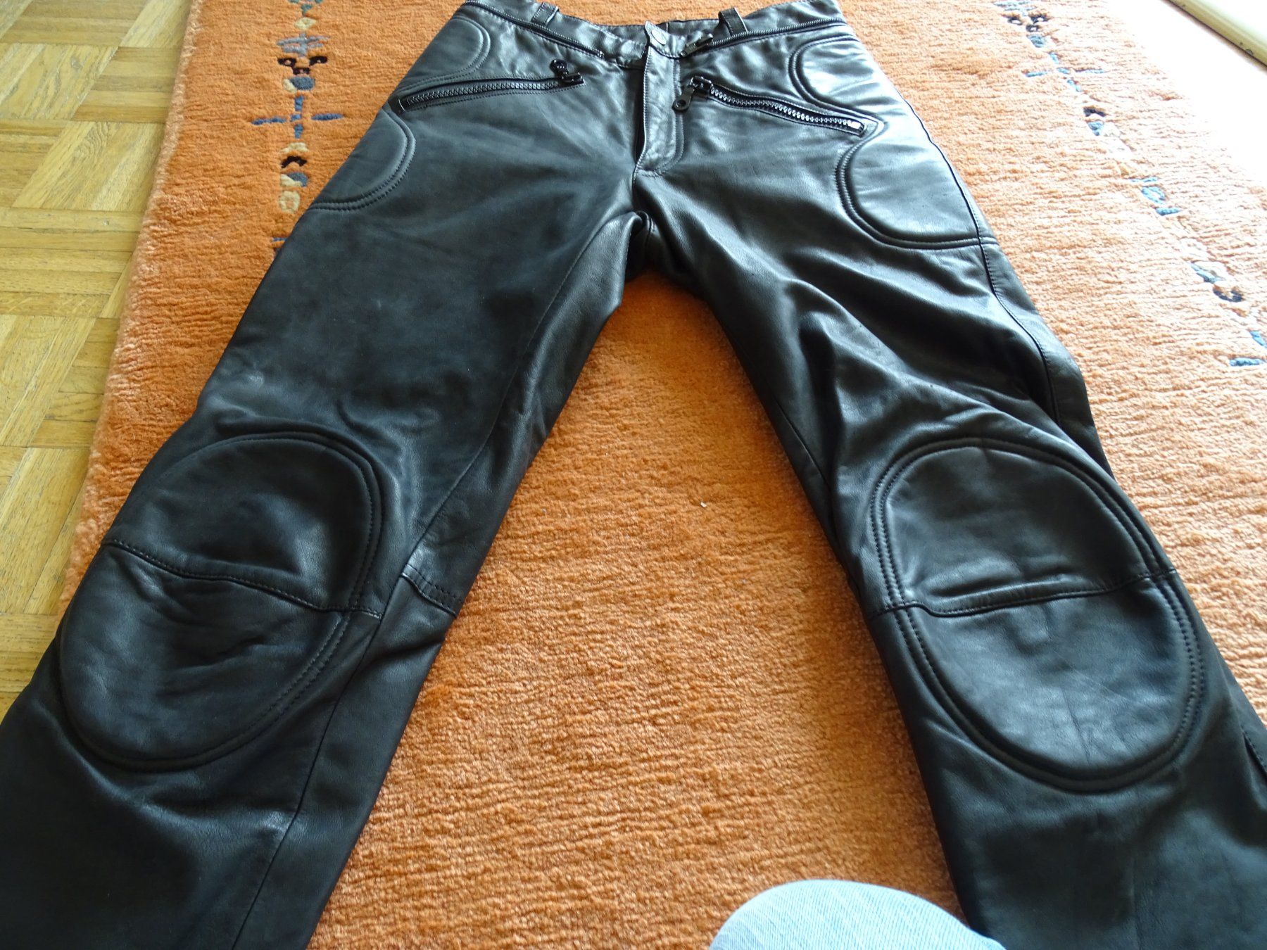 Dainese Pantaloni: Motorrad Lederhose – Usato da fehraltorf venduto da Ospirou 5