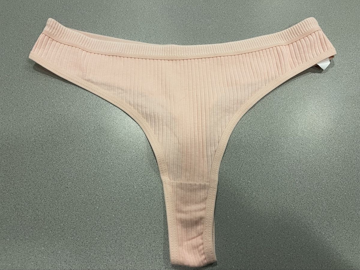 Altra biancheria intima: Neue, ungetragene, roséfarbene String Tanga, Grösse L – Nuovo e nell'imballaggio originale da Wohlen AG venduto da abaci