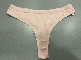 Neue, ungetragene, roséfarbene String Tanga, Grösse L