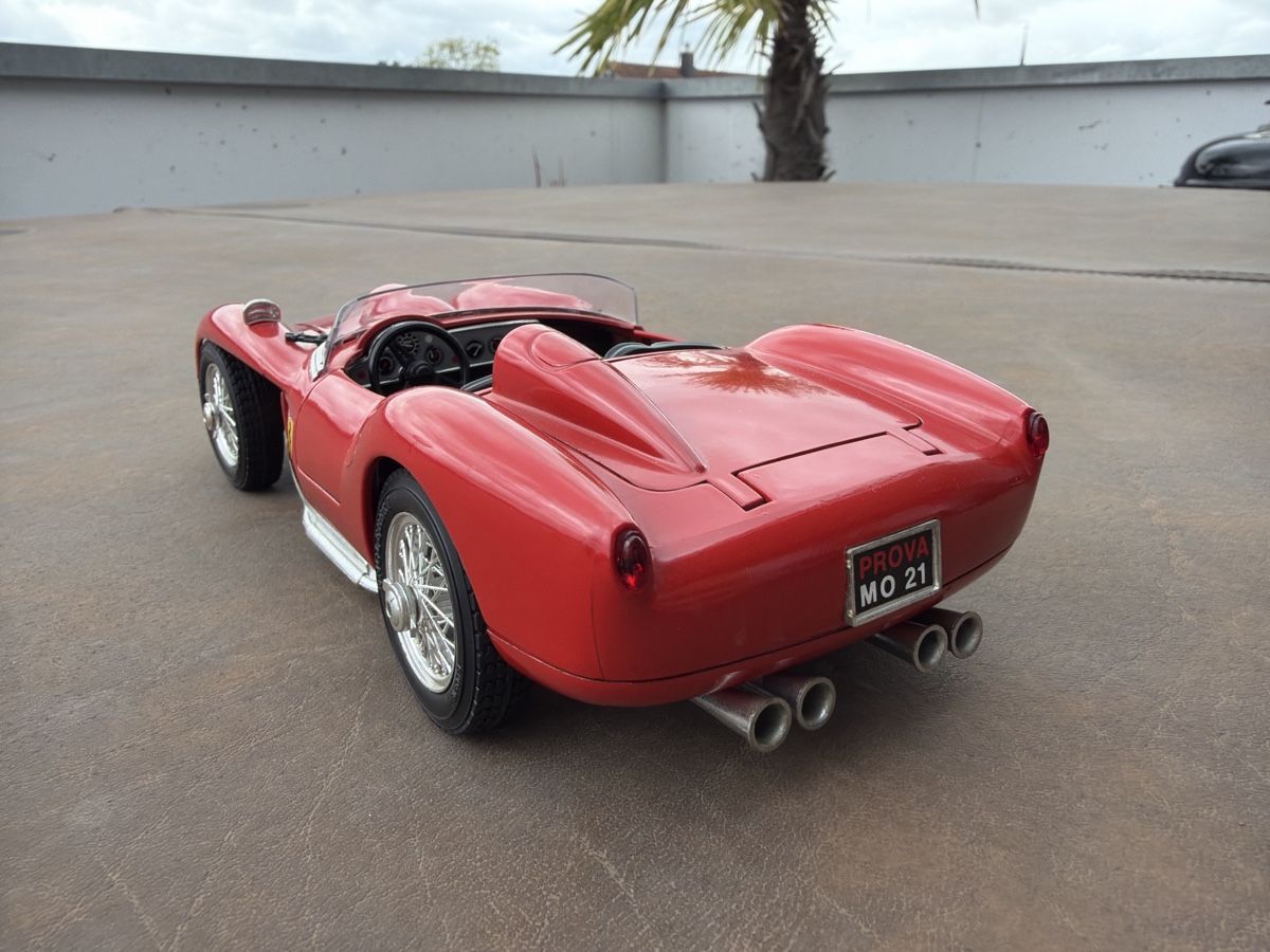 Bburago Modellini d'auto: Ferrari 250 Testarossa - 1/18 - Bburago – Usato da Wolfwil venduto da Rolex1 1