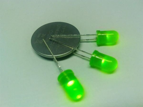 Componenti elettronici: LED grün, 5mm, 100 Stück – Nuovo (secondo la descrizione) da Luzern venduto da Salefactory 1