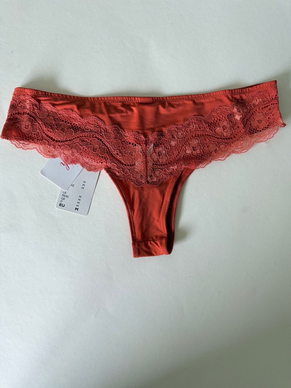 Triumph Sonstige Unterwäsche: TRIUMPH, Brazilian String LOVELY MICRO, Grösse M, Corall – Neu und originalverpackt aus Rudolfstetten von gst_g7xl 2