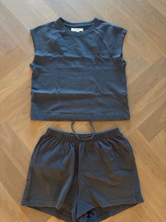 Zara t-shirt und shorts, grau.