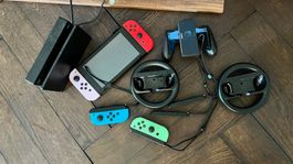 Nintendo Switch Konsole mit 4 Joy-Cons + Zubehör Top Zustand