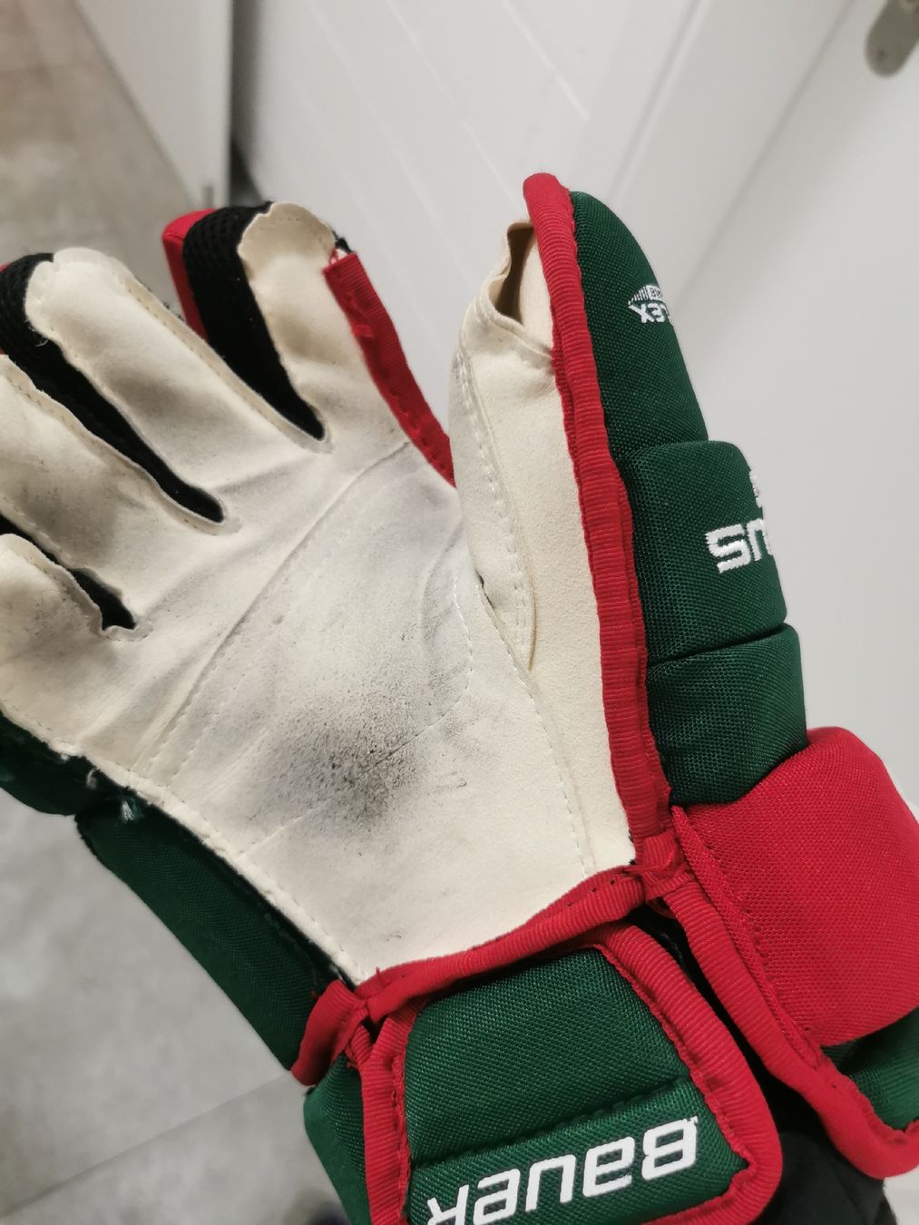 Bauer Altri accessori da uomo: Neuwertige BAUER NEXUS custom Handschuhe – Nuovo (secondo la descrizione) da Niederuzwil venduto da Muzzi15 2