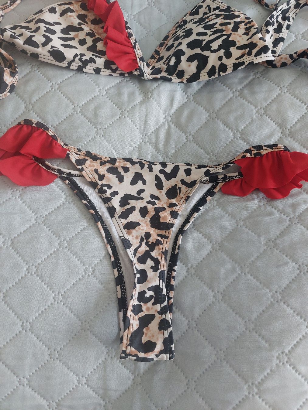 Costumi da bagno & Bikini: Sommer Bikini Set, Leo Muster mit Rüschen, Gr. S – Usato da Thun venduto da Alexanna 2