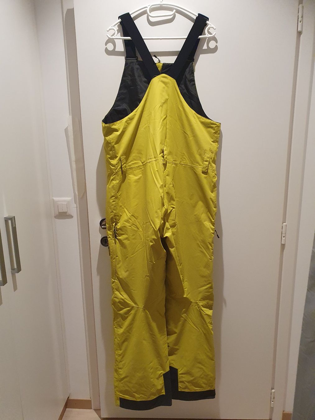 Pantalons: Pantalon de Ski Helly Hansen ULLR – D'occasion à Veyrier par jul_r9vf 2