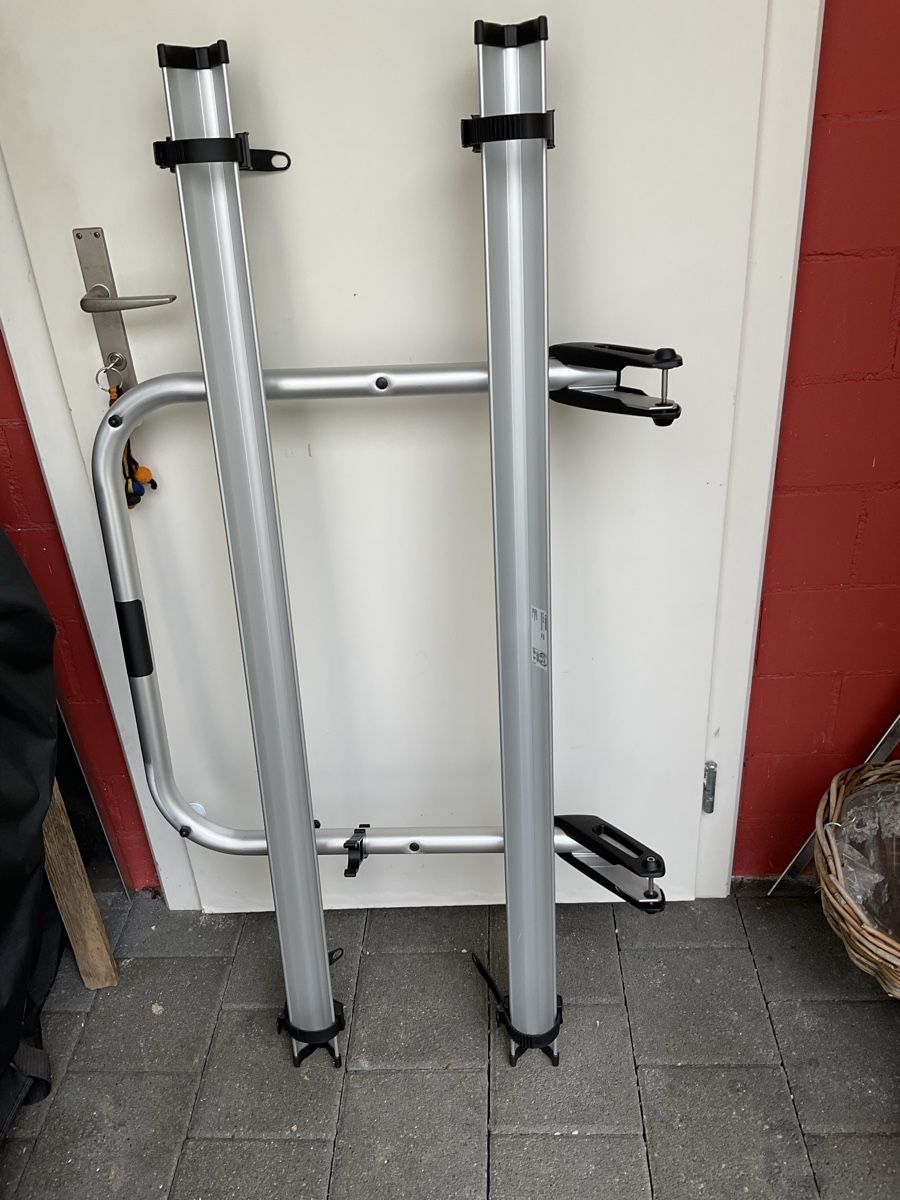 Thule Supporti per biciclette: Fahrradträger Thule Grundrahmen – Nuovo (secondo la descrizione) da Niederurnen venduto da Rumpelsuri