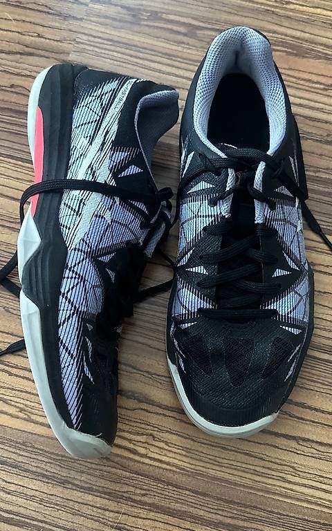 Herrenschuhe: Asics Hallenschuh fast neu Gr 39 – Gebraucht aus Rupperswil von amrilu01
