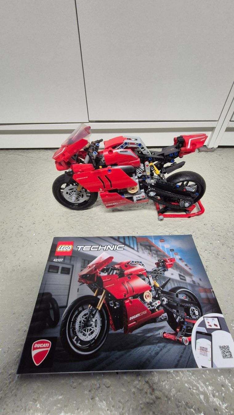 Lego Giocattoli: Lego Technic Ducati Vitrinenmodell – Usato da Rickenbach SO venduto da Bubs 2