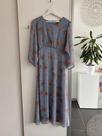 Schönes Blumenkleid von VILA, Gr. 40