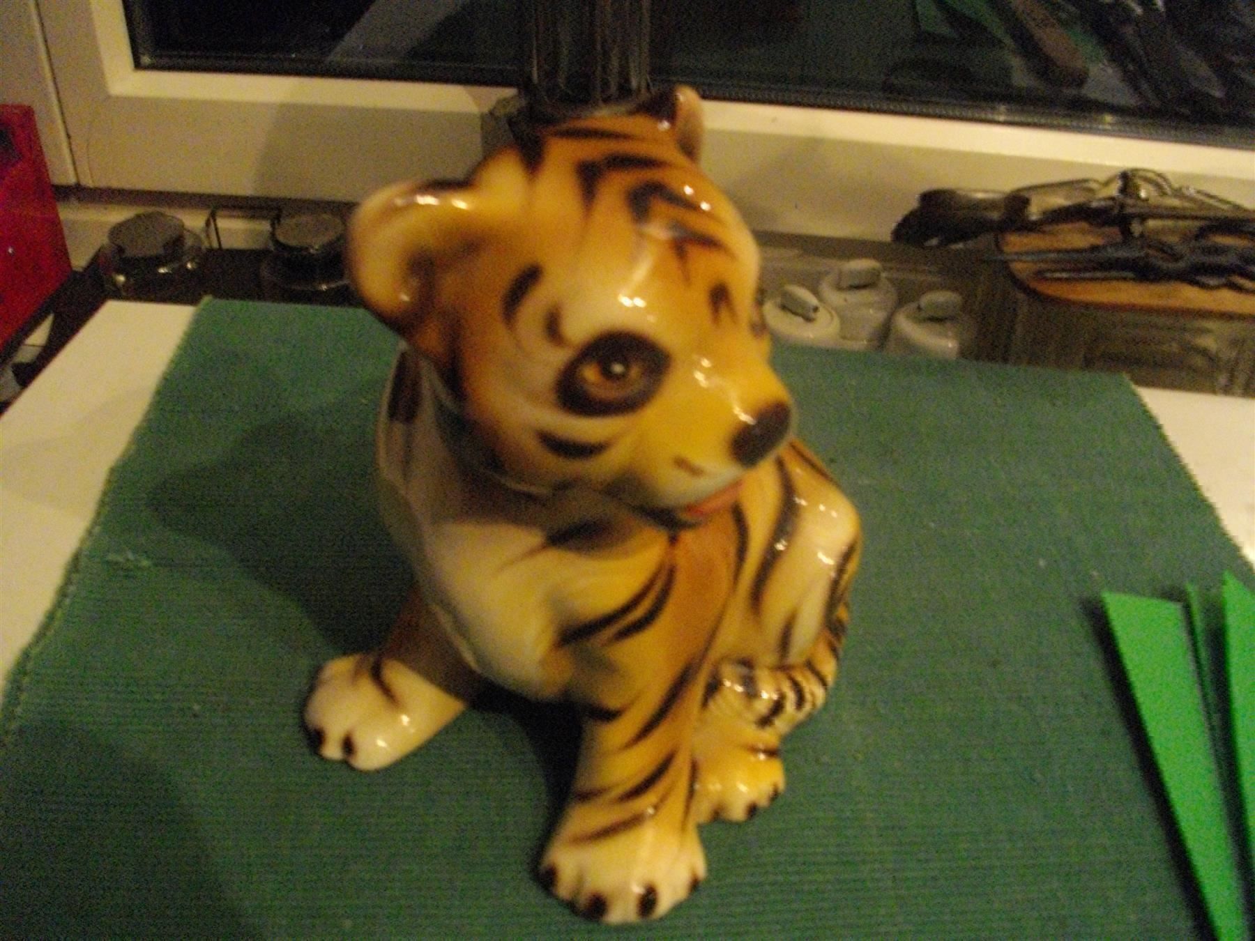Tutte le decorazioni: herziger junger Löwe aus Porzellan – Usato da Zürich venduto da protea59 1