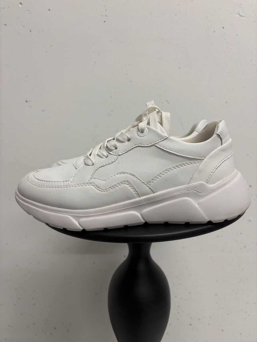 S.Oliver Scarpe da donna: Weisse leichte Sneaker s.Oliver Gr. 38 Turnschuhe – Nuovo (secondo la descrizione) da Regensdorf venduto da secondchancefashion