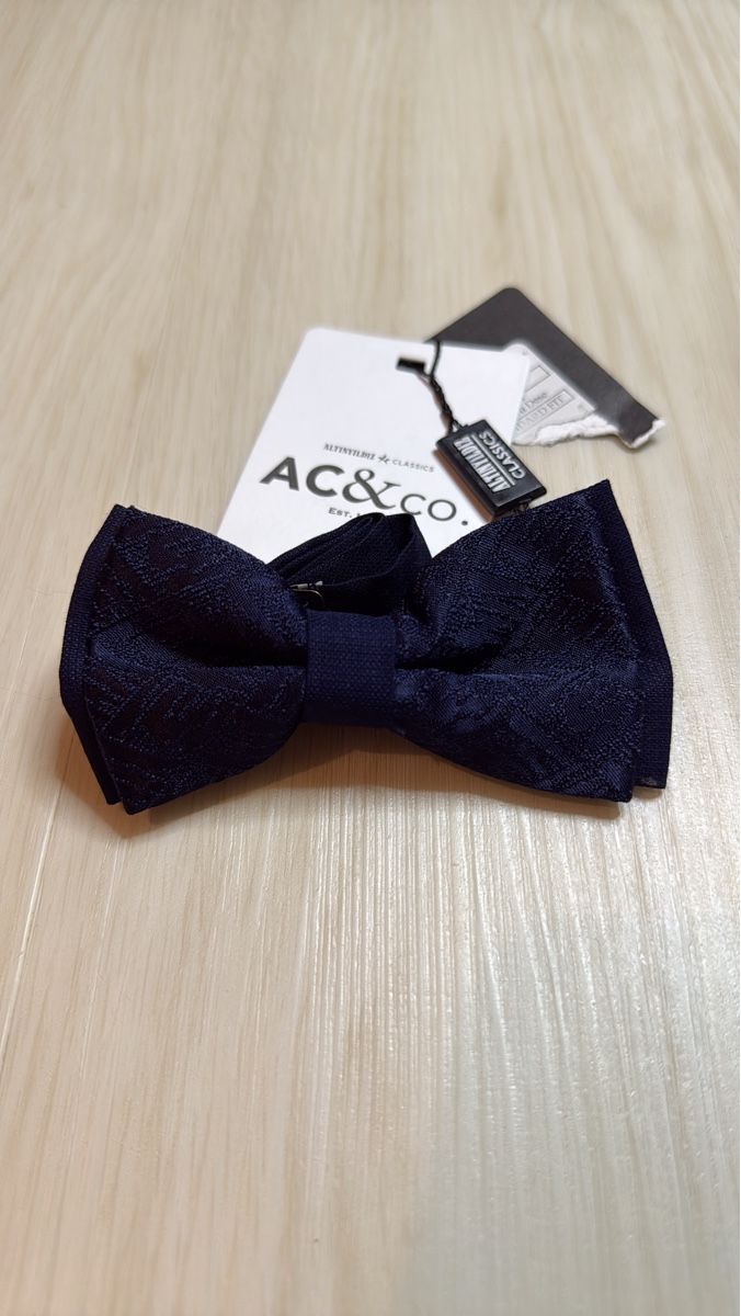 Papillon Cravatte: Altinyildiz Classics Navy Blue Bow Tie - Elegant & New! – Usato da Effretikon venduto da lio_gjr8