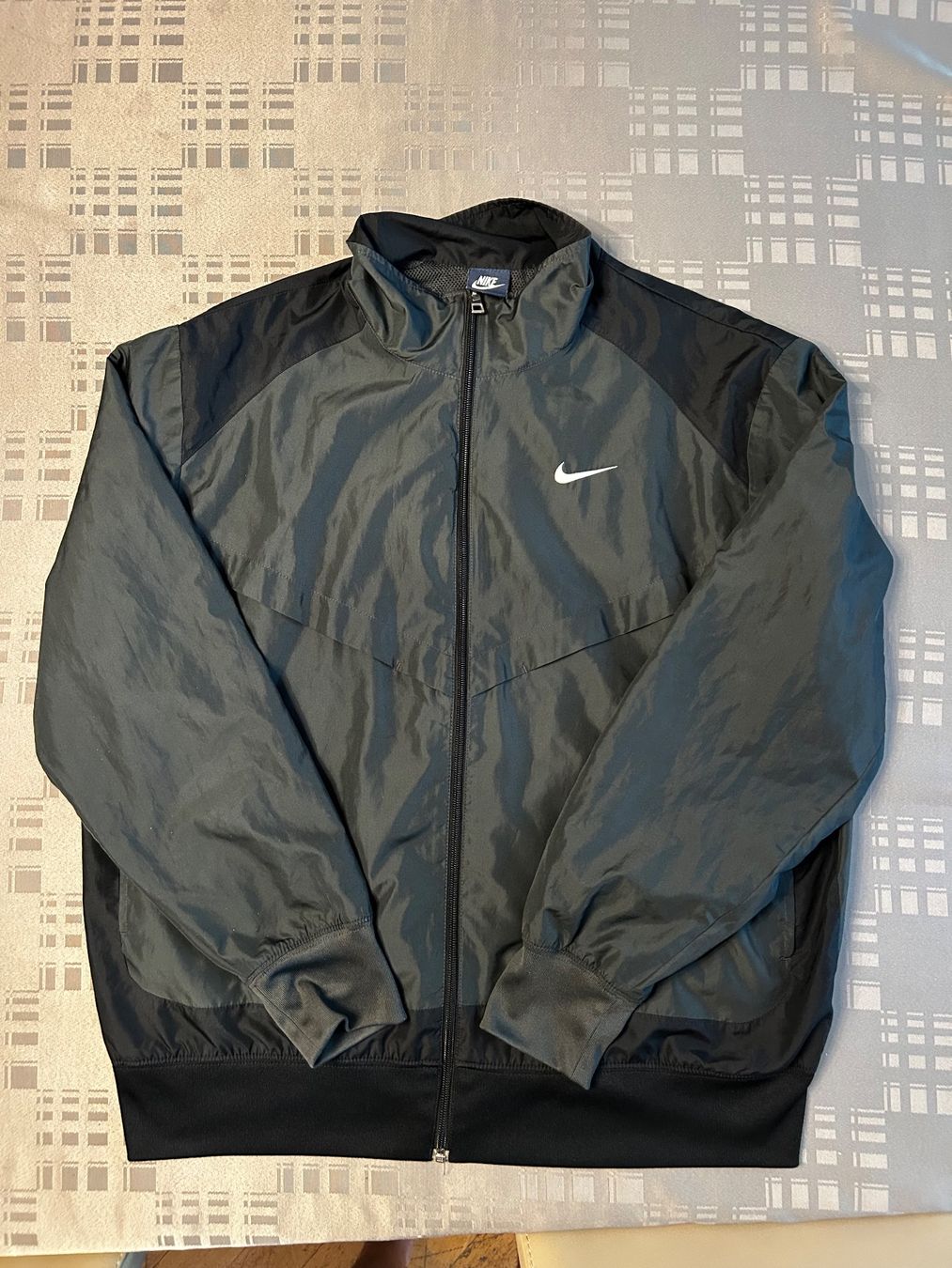 Nike Giacche: Vintage Nike track jacket, size XL – Usato da Lausanne venduto da leo_v5dx
