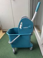 Seau essoreur professionnel Wetrok sur roulettes
