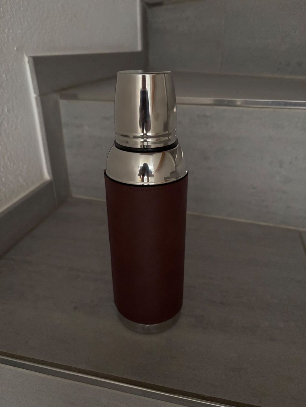 Gourdes & Thermos: Coole Isolier Flasche mit Umband – Neuf (Voir description) à Kleinandelfingen par Baba23