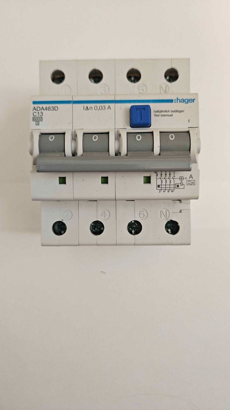 Componenti elettronici: Hager ADA463D C13 FI/LS – Usato da Buochs venduto da D.Scheuber