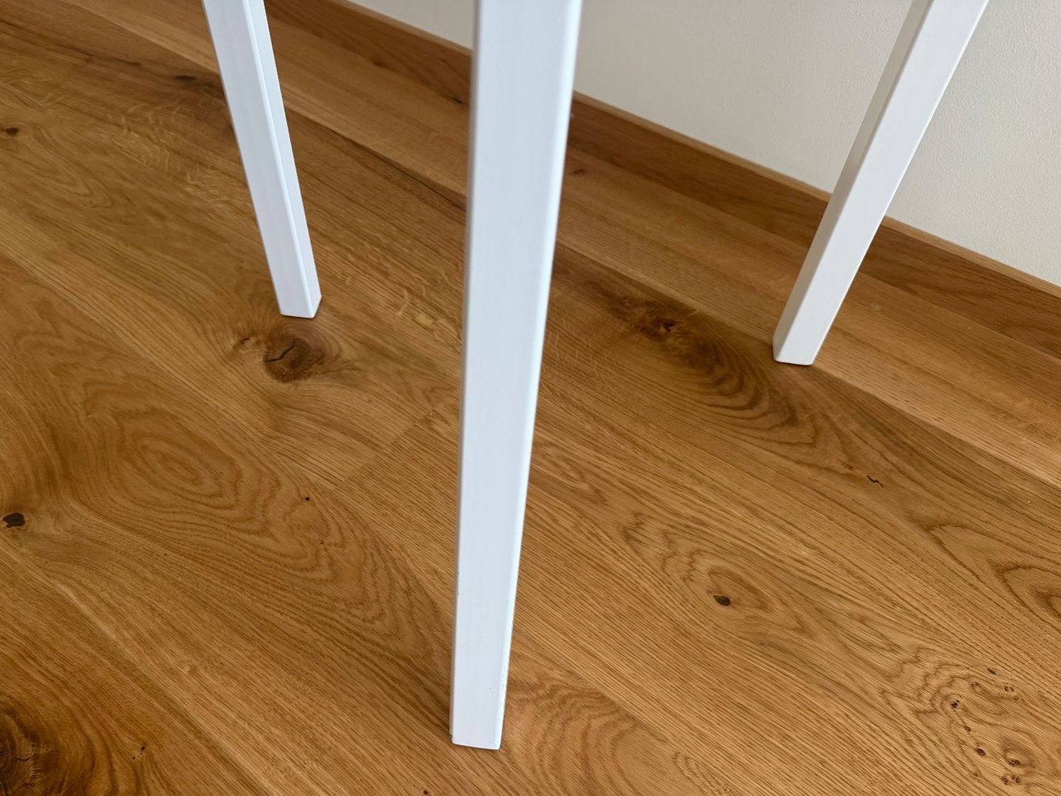 Hay Guardaroba: Hay Loop Stand - Garderobe Kleiderständer - weiss – Usato da Brunnen venduto da Soho3Q 3