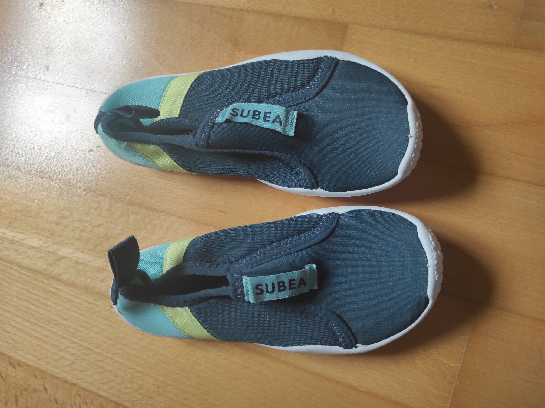 Scarpe per ragazzi: Badeschuhe gr 30-31 – Usato da Effretikon venduto da MarthaK.