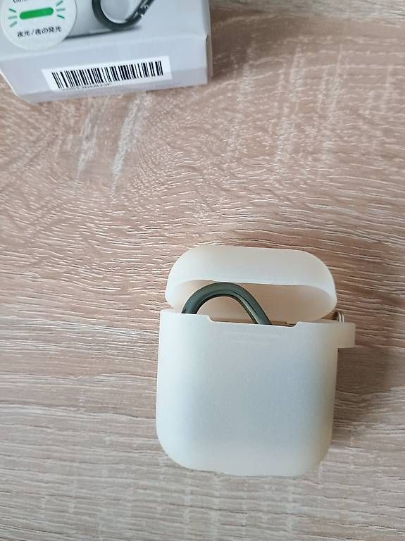 Covers & Schutzfolien: Airpod1 und 2 case – Gebraucht aus Huttwil von Userabcde
