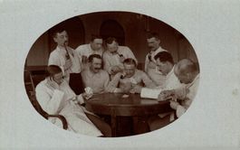 Männergruppe beim Jassen mit französischen Karten