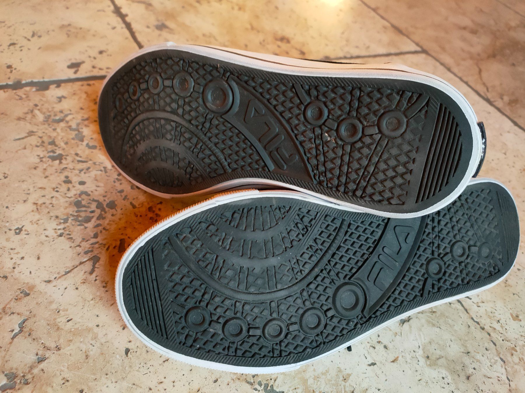 Fila Herrenschuhe: Fila Sneakers Gr. 38 – Gebraucht aus Les Moulins von alicia017 4