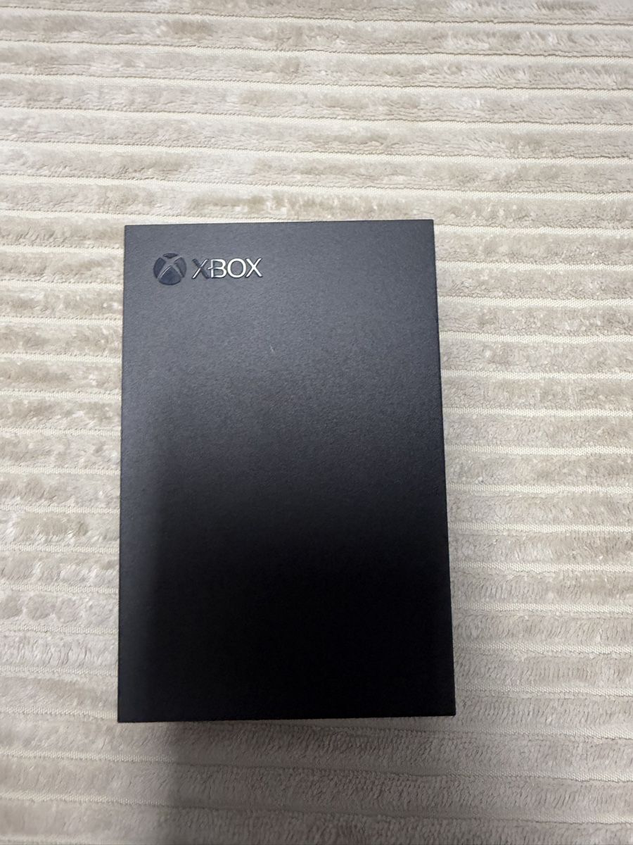 Microsoft Konsolen: Xbox Series X + 2 controller (Starfiled e Cyberpunk) – Gebraucht aus Cadro von dav_x5dc 3