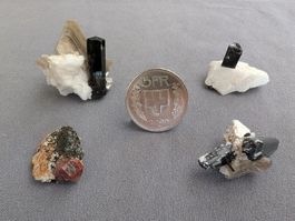 8 Stufen mit Turmalin, Muskowit, Feldspat & Zirkon (Set 5)