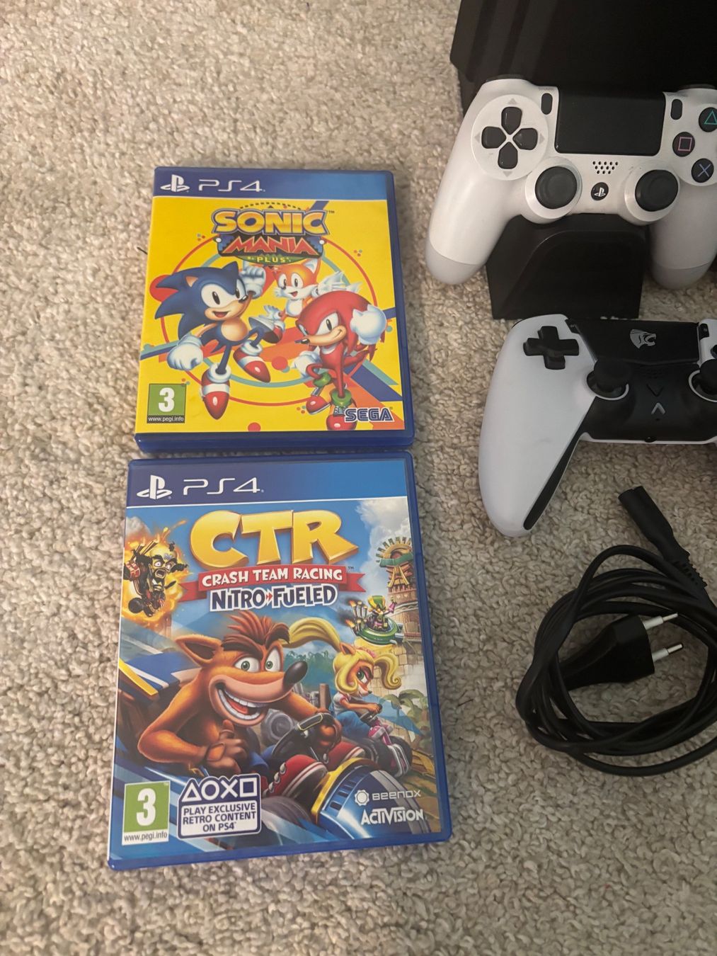 Giochi: PlayStation 4 Pro Bundle mit 5 Controller und 2 Games! – Usato da Jona venduto da FashionQueen2306 2