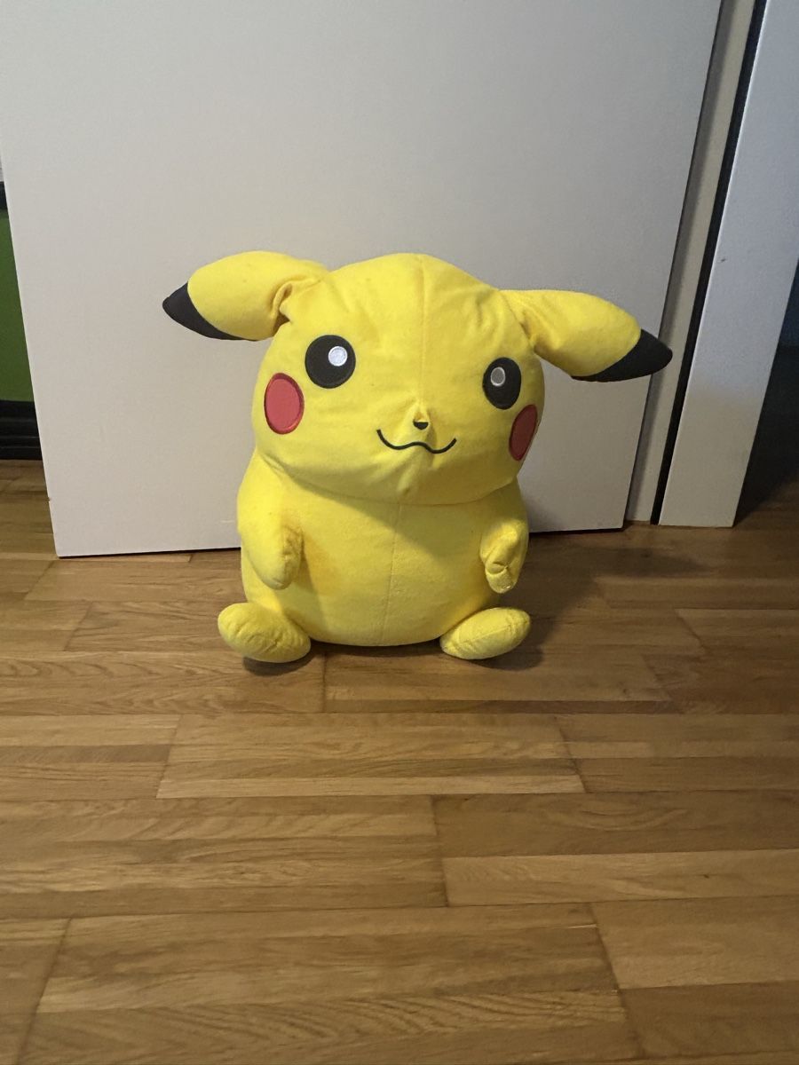 Pokémon Giocattoli: Pokemon Pikachu stuffed toy  – Usato da Langnau am Albis venduto da sol_lpy8