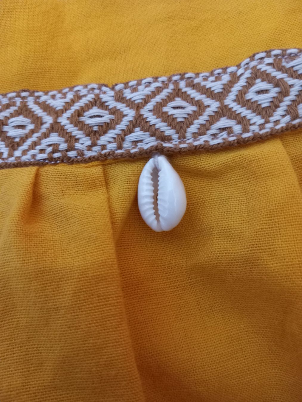 Tops: Débardeur jaune avec coquillages Taille M – Gebraucht aus Faoug von per_kp6r 3
