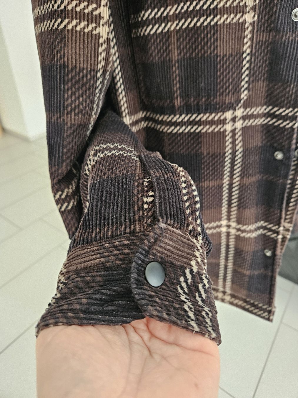 H&M Giacche: Stylisches Cordhemd / Jacke Grösse S H&M – Usato da Bülach venduto da Recherchieren 2