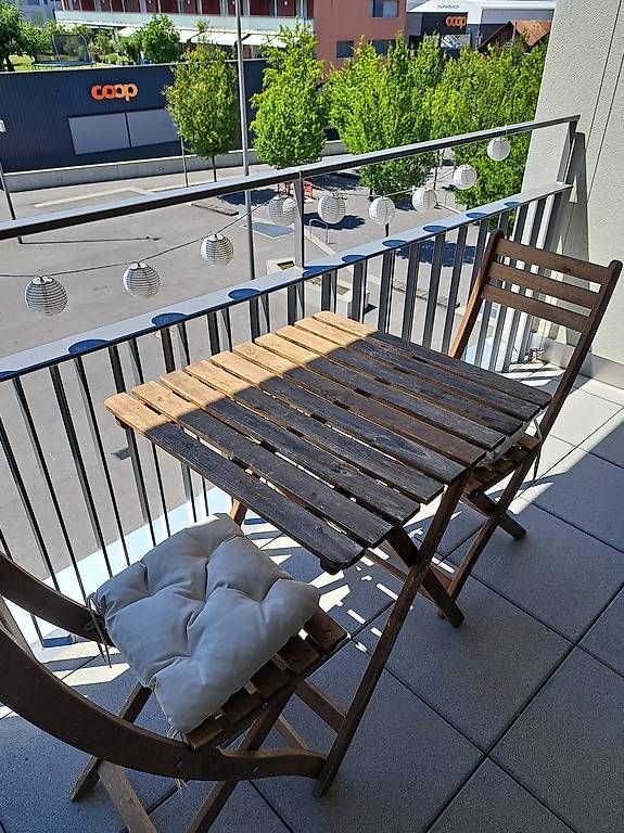 Tischset: Bistro-Set Tisch und zwei Stühle – Gebraucht aus Malters von FuchsO 1